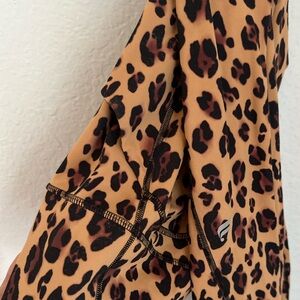 Cheetah print leggings with side pockets // destashing my whole closet!